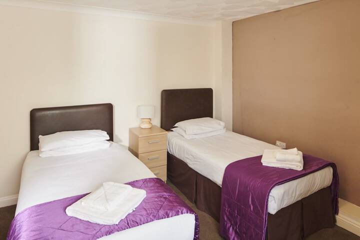 Room 6 of 13