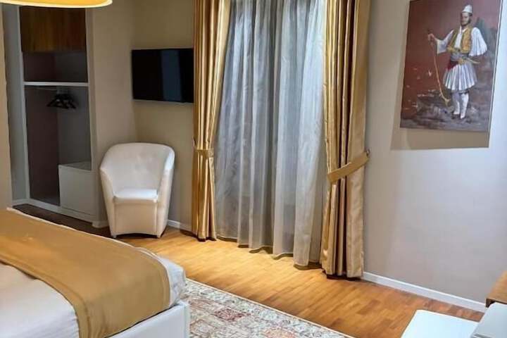 Room 10 of 25