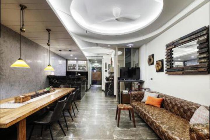 Lounge 29 of 29