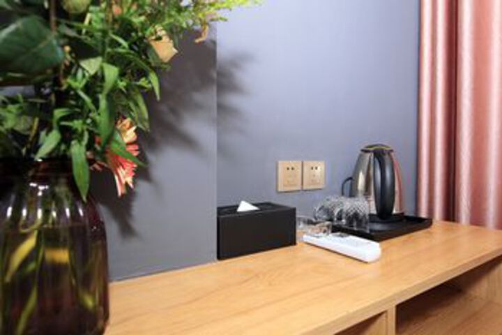 Room 18 of 25