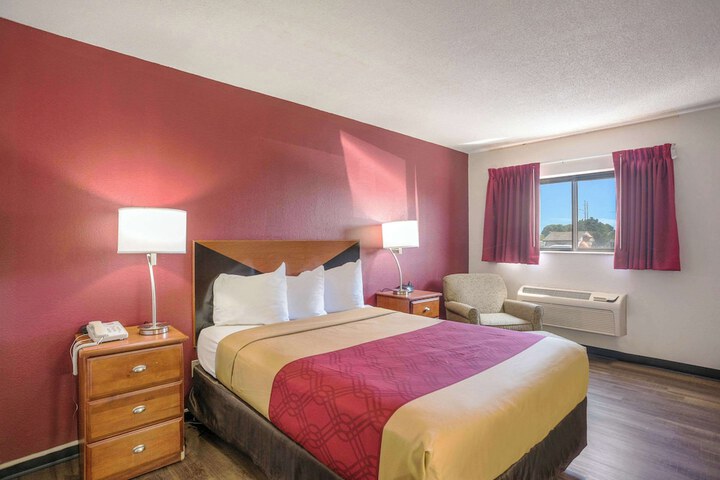 2 Queen Beds (5 of 12)