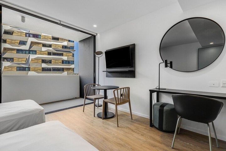 Room 8 of 82