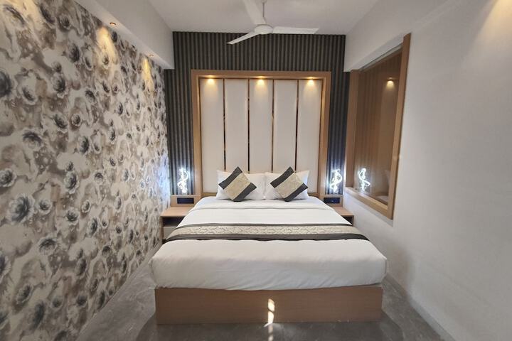 Room 11 of 74