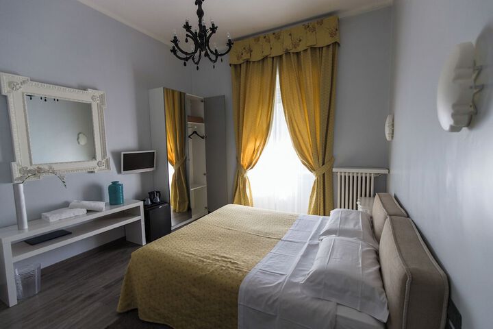 Room 7 of 27