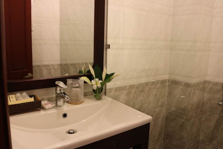 Room 21 of 27