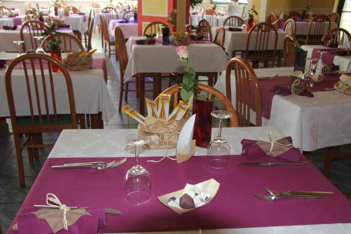 Dining 35 of 51