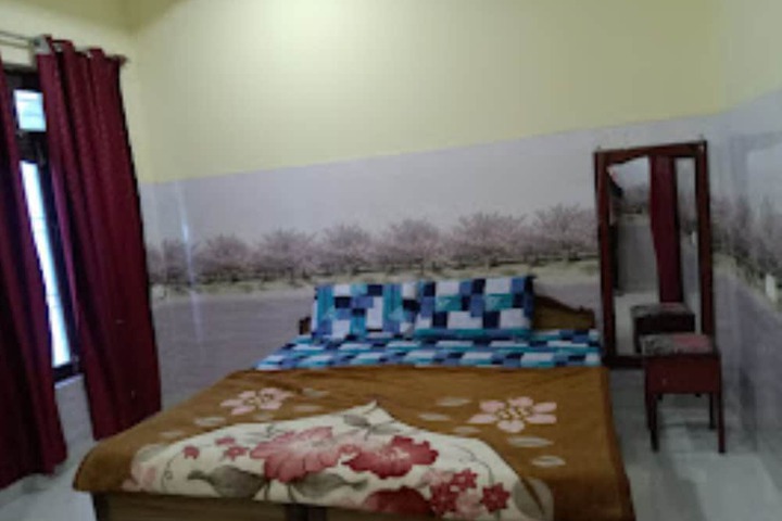 Room 4 of 5