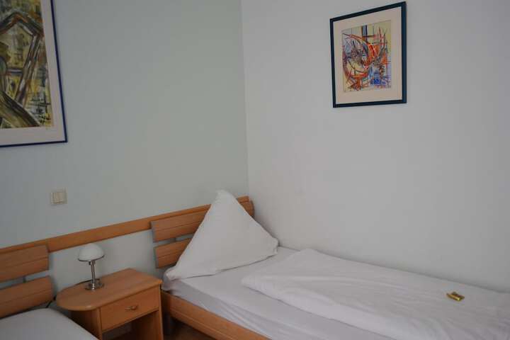 Room 7 of 42
