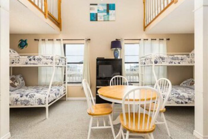 Room 32 of 38