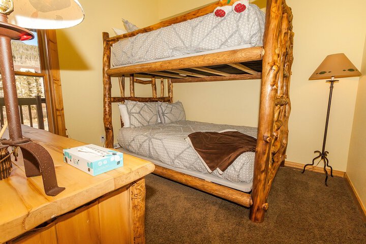 Room 12 of 103