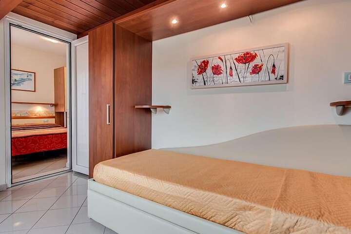 Room 19 of 39