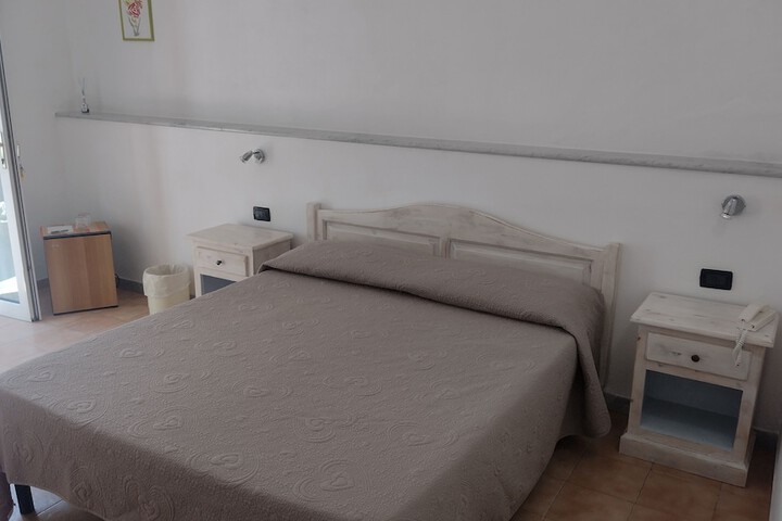 Room 7 of 28
