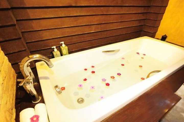 Jetted tub