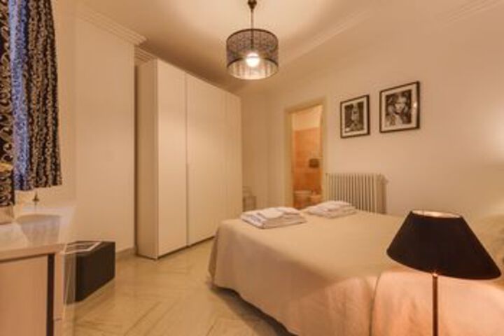 Room 5 of 17