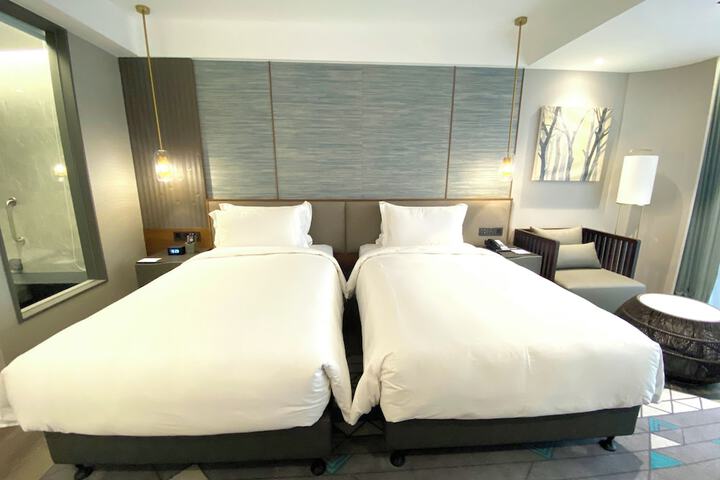 Room 17 of 83