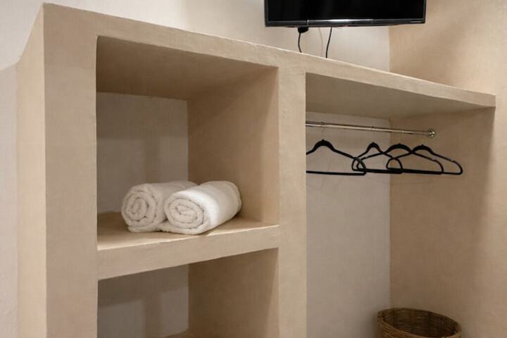 Room 7 of 24