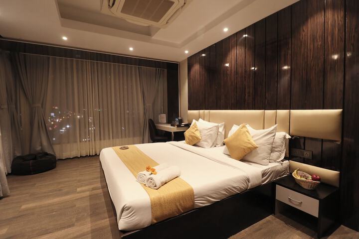 Room 6 of 25