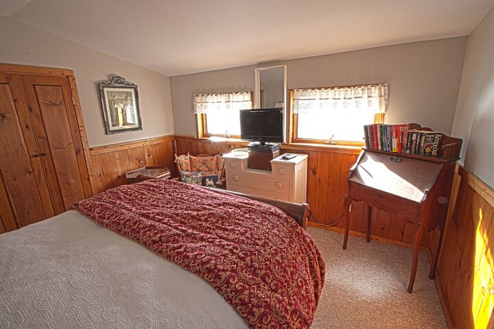 Room 8 of 203
