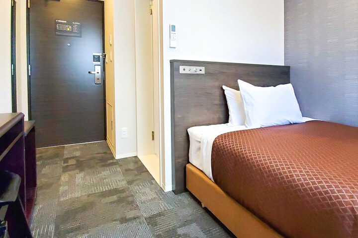 Room 4 of 19