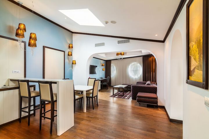 Room 34 of 105