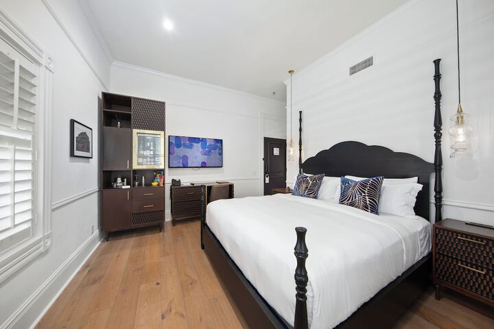 Room 28 of 114