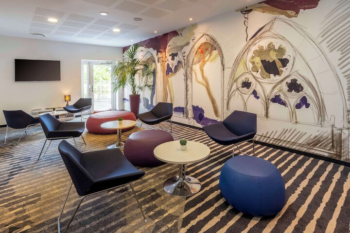 Lounge 46 di 49