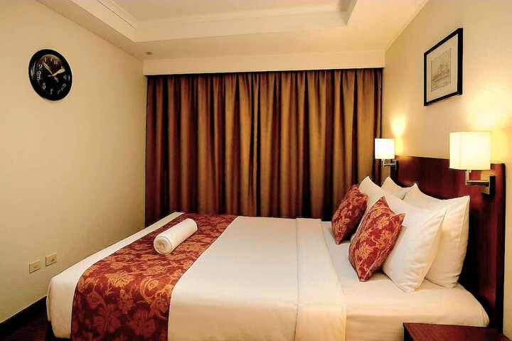 Room 27 of 73