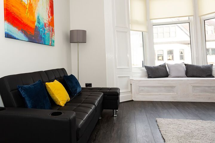 Lounge 6 of 22