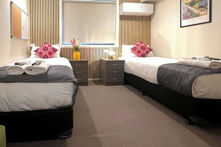 Room 52 of 104