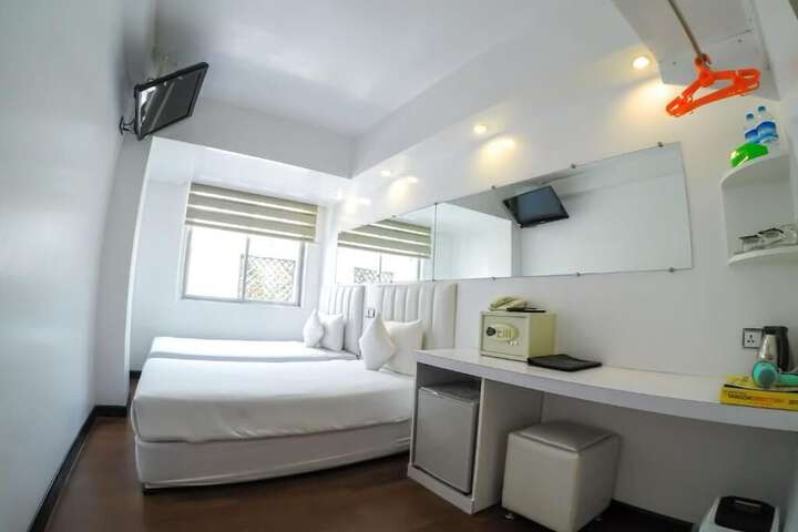 Room 14 of 66