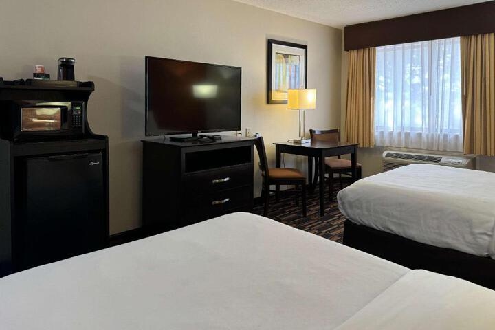 2 Double Beds (6 of 8)