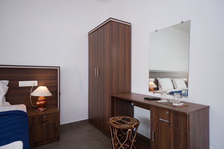 Room 6 of 19