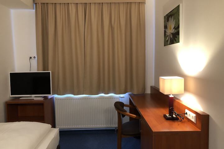 Room 13 of 26