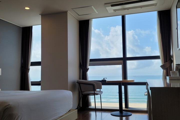 Room 35 of 66