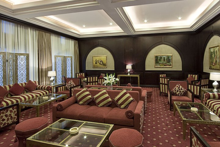 Lounge 28 of 34