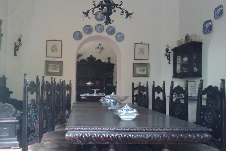 Dining 10 of 12