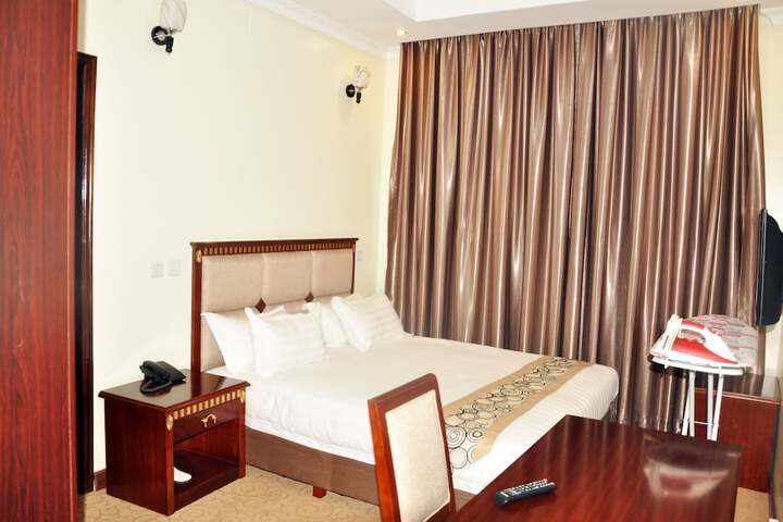 Room 8 of 43