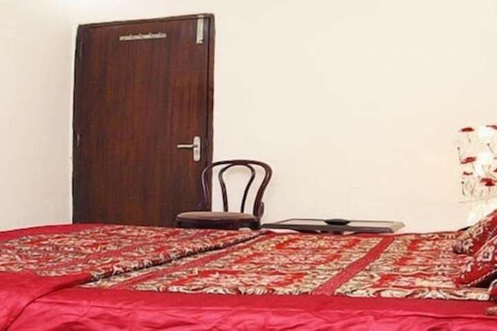 Room 4 of 6