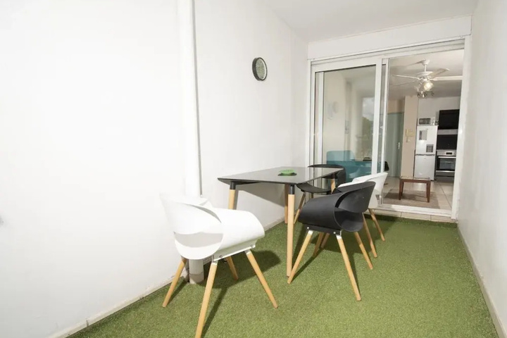 Room 6 of 14