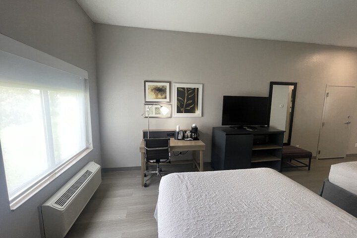 2 Queen Beds (4 of 13)