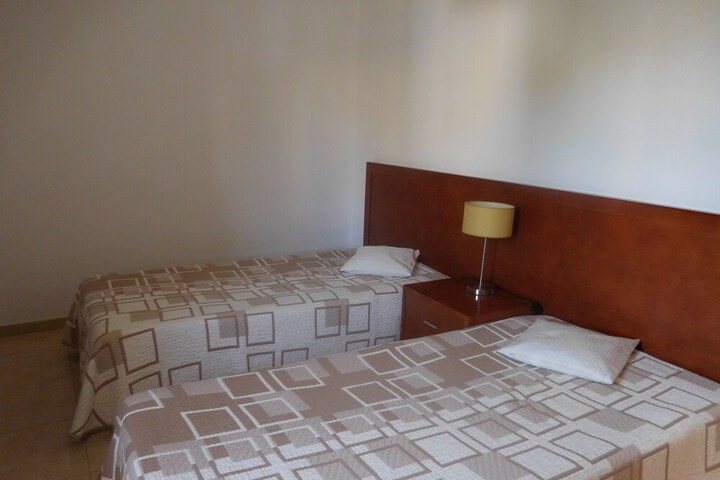 Room 4 of 32