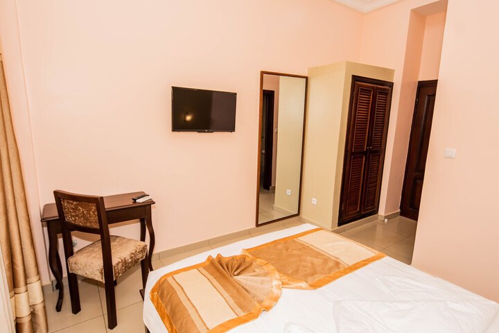 Room 6 of 42