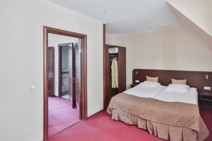 Room 15 of 25