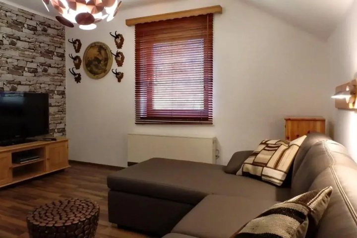 Room 3 of 8