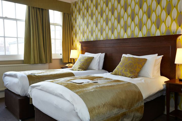 Room 13 of 27