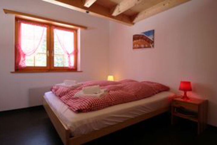Room 10 of 33