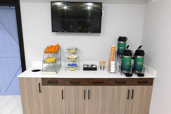 Breakfast/Coffee Service 38 of 50