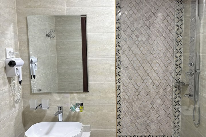 Room 40 of 64
