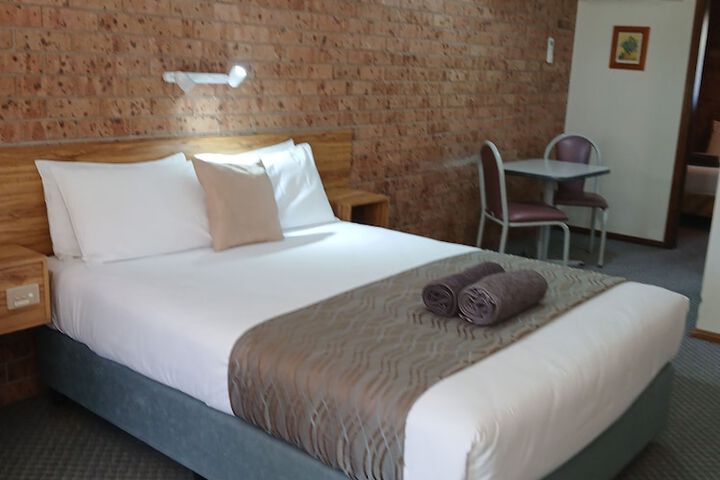 Room 3 of 10