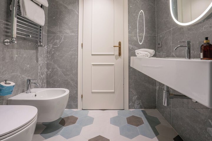 Room 33 of 40